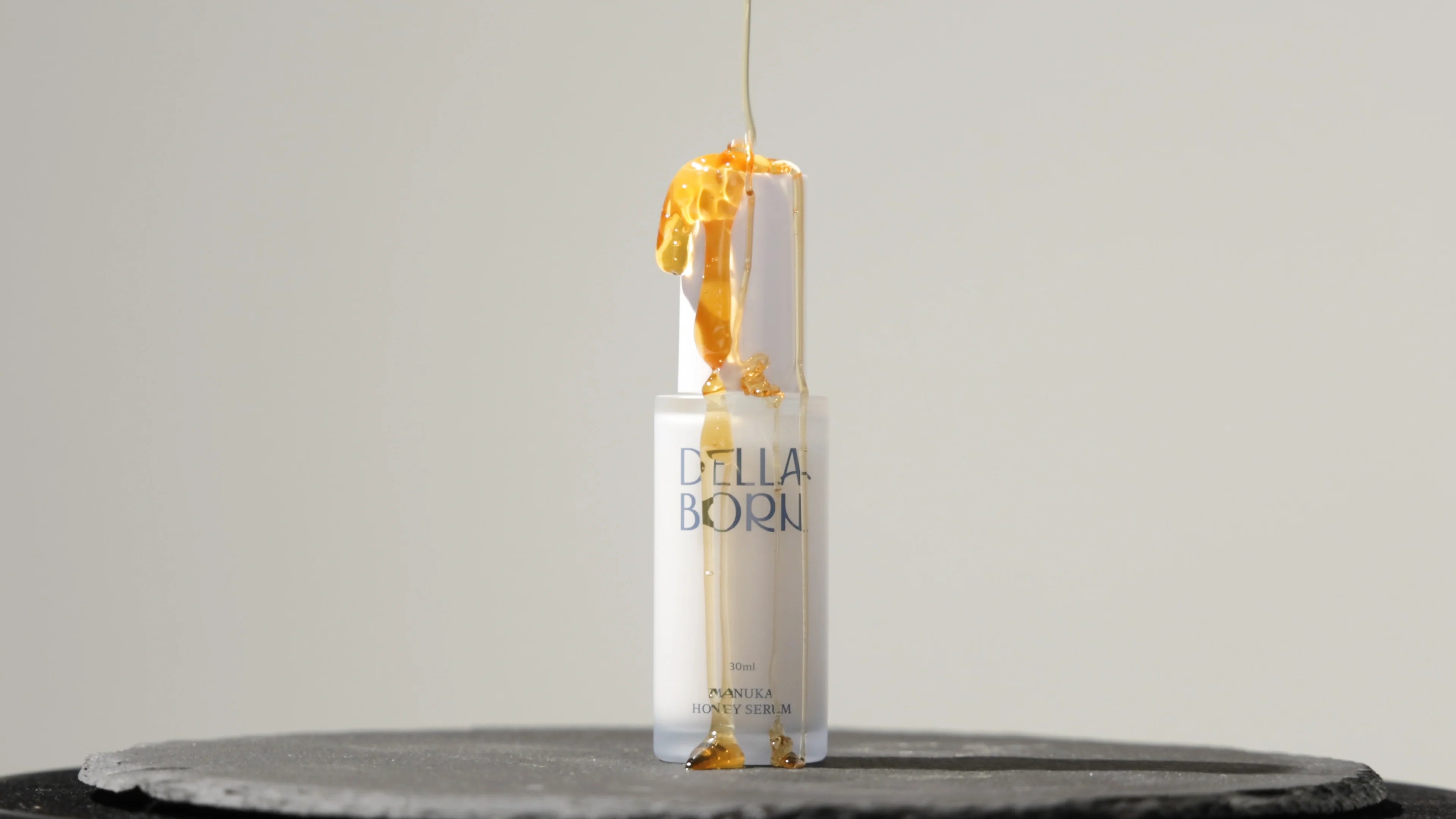 Serum coreen Della Born miel de manuka, soin hydratant intense et eclat naturel.