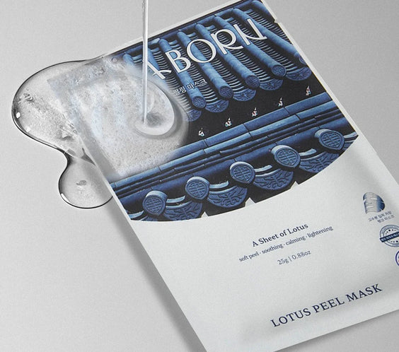 Masque exfoliant doux Lotus Peel Mask Della Born, soin visage coreen apaisant et eclat.